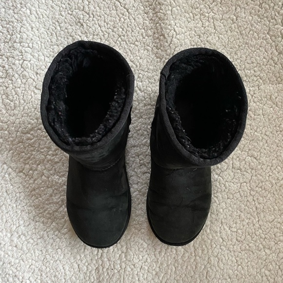 UGG Classic Black Short Kid Boots Size 3 - Picture 7 of 10